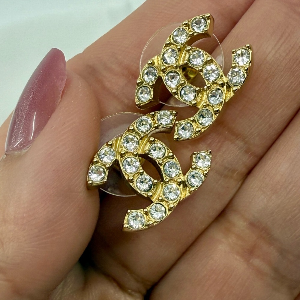 Chanel Classic Gold Crystal CC Stud Earrings - Picture 4 of 13